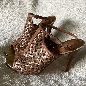 Coach Hills in Natural & Gold Leather ✨ Size 8